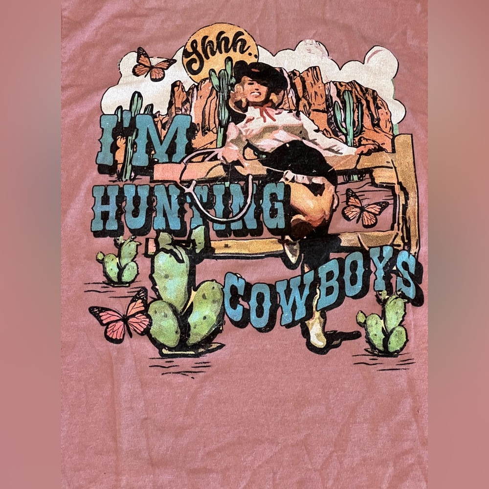 Delta Pro Weight Pink Hunting Cowboys Retro Western Colorful Graphic Tee Sz S - Picture 2 of 6